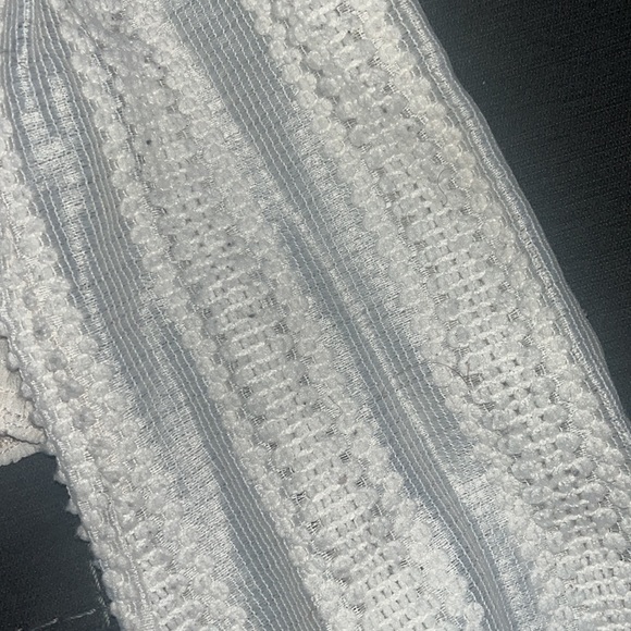 Cropped white blouse - Picture 3 of 4